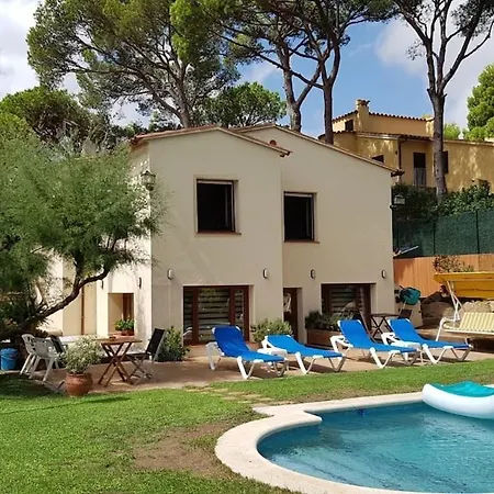 Apartment Tamariu Chalet, 3 Bedroom In Main House And Self Contained Unit