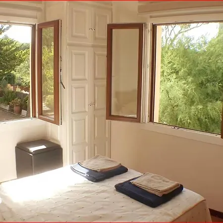 Chalet, 3 Bedroom In Main House And Self Contained Unit Apartman Tamariu